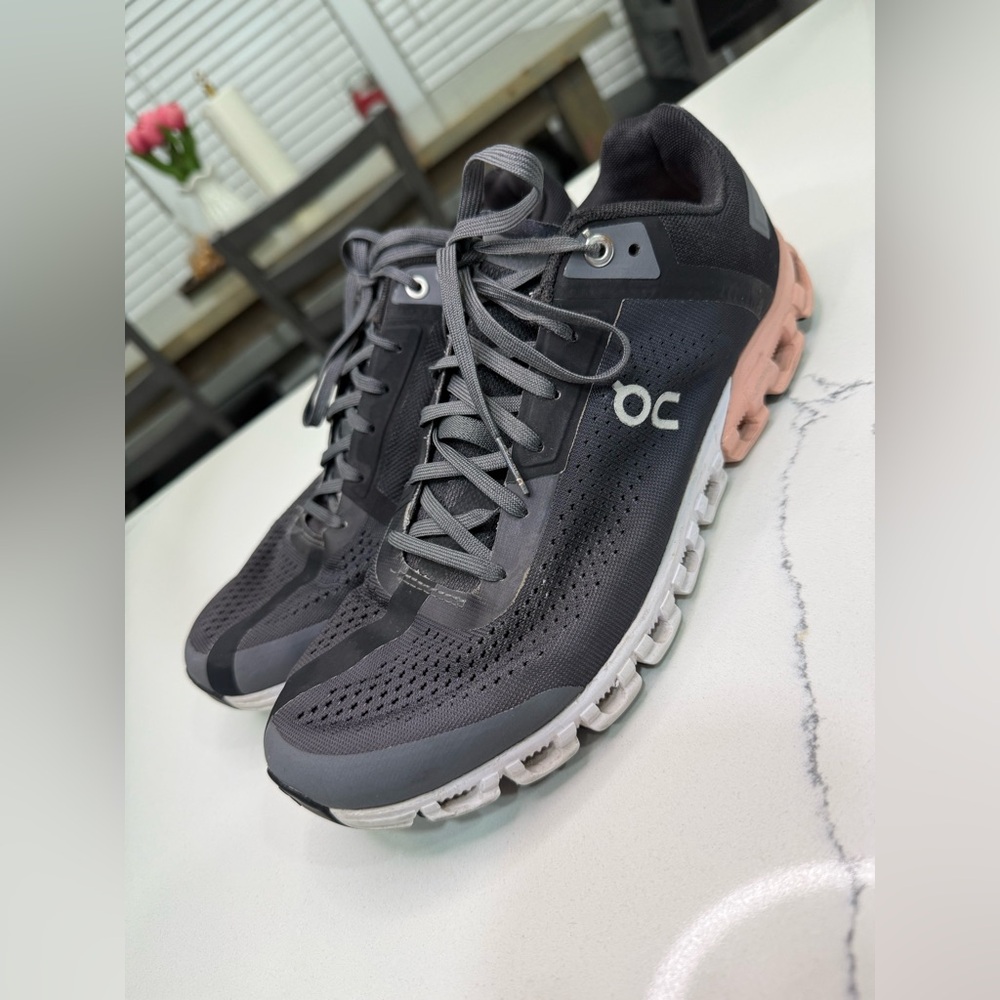 On Womens Cloudflow Black Gray  Running Shoes Sneakers Size 9.5
